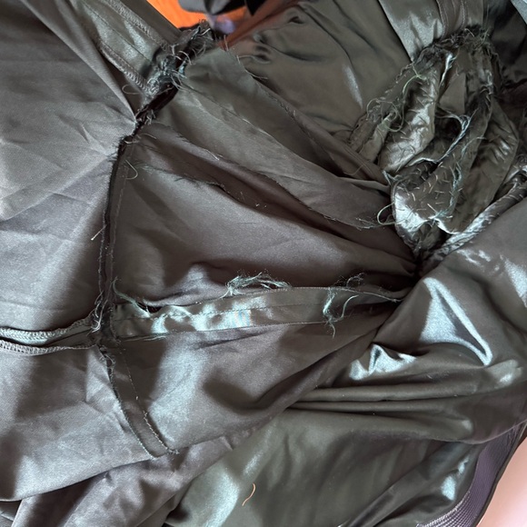 Elegant Green Evening Gown - Picture 13 of 16